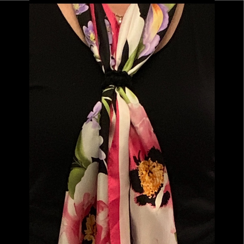 New Oscar de la Renta silk scarf. 11x51 inches